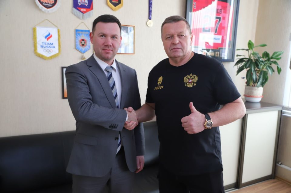 Министр спорта Хабаровского края Дмитрий Чикунов провёл рабочую встречу с президентом федерации современного панкратиона Дмитрием Коньковым