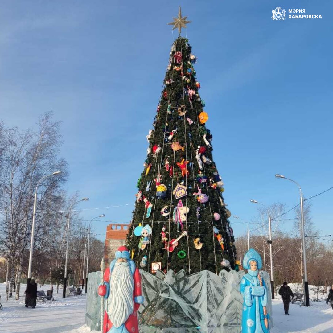 Спешим обрадовать жителей Железнодорожного района: по вашим многочисленным просьбам, в этом году на Новогоднем городке появится каток и две двойные ледовые чаши