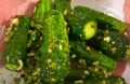 Хрустящие малосольные огурцы с чесноком и укропом: идеальная закуска к любому столу