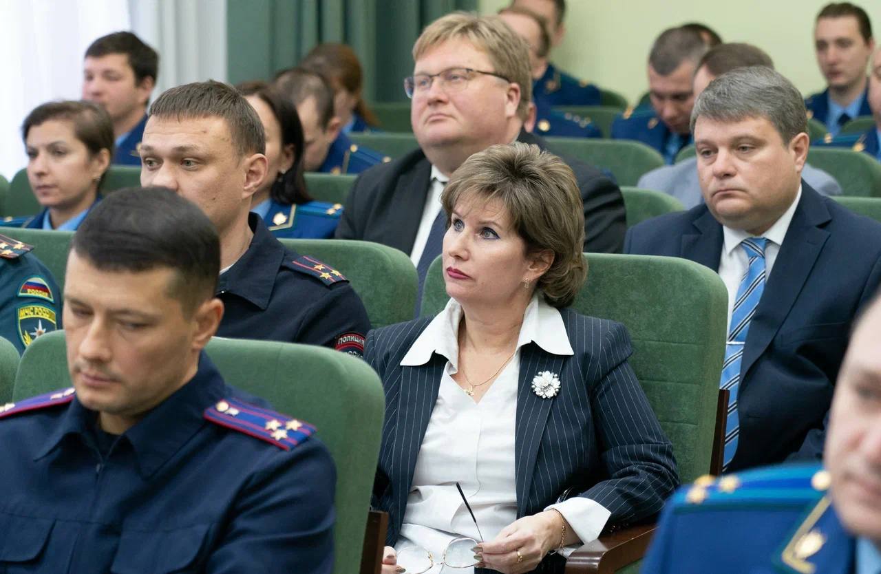 Сегодня под председательством прокурора Хабаровского края Виталия Степанова состоялось заседание координационного совещания руководителей правоохранительных органов региона Сегодня под председательством прокурора Хабаровского края Виталия Степанова состоялось заседание координационного совещания руководителей правоохранительных органов региона