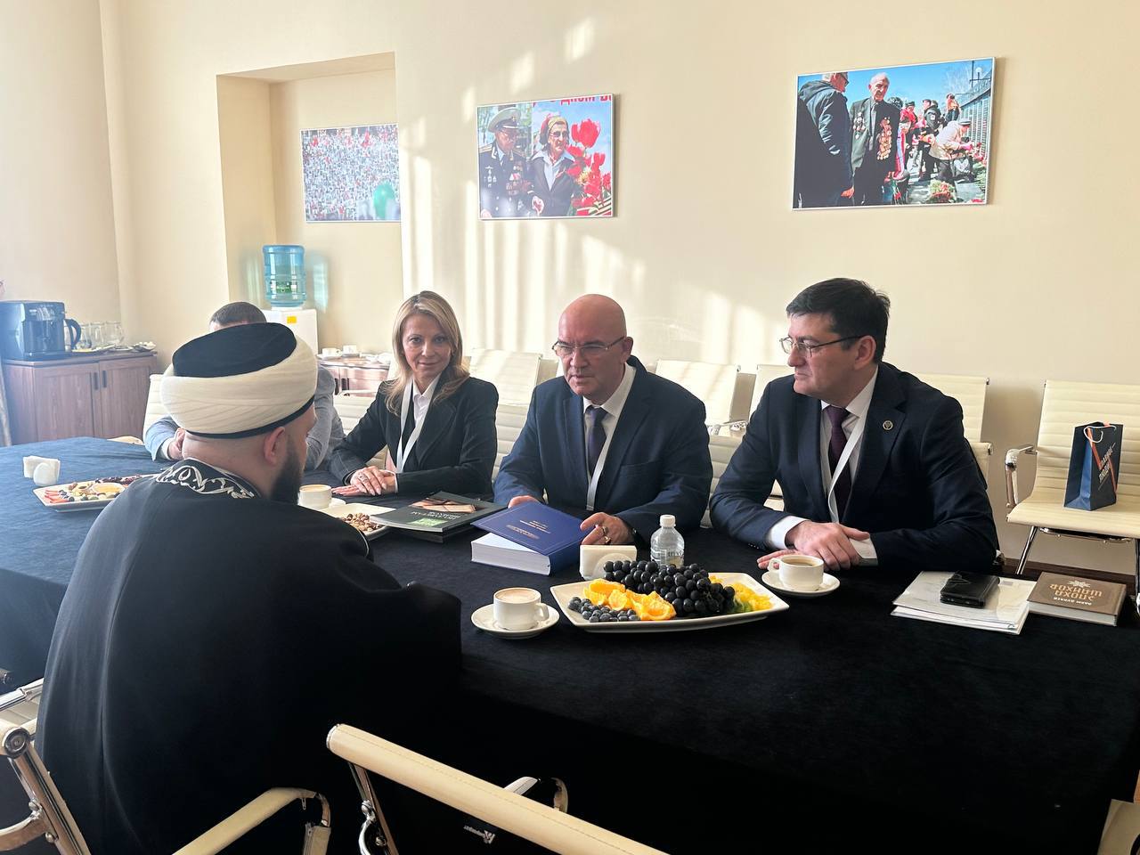 Заместитель руководителя Казначейства России Александр Михайлик в ходе рабочего визита в г. Хабаровск принял участие в Гражданском форуме Хабаровского края «Главное – люди» Заместитель руководителя Казначейства России Александр Михайлик в ходе рабочего визита в г. Хабаровск принял участие в Гражданском форуме Хабаровского края «Главное – люди»