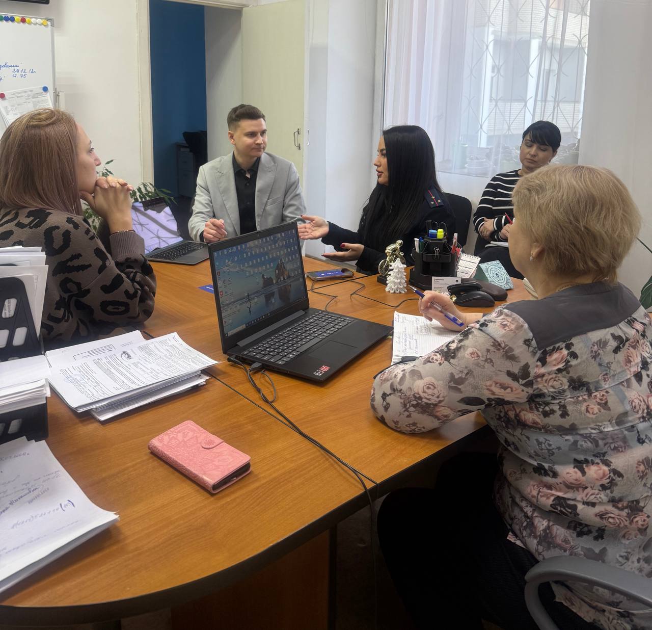 В Центре профилактики детского дорожно-транспортного травматизма прошла рабочая встреча с представителем образовательной онлайн платформы Учи.ру - руководителем группы по работе с органами государственной власти... В Центре профилактики детского дорожно-транспортного травматизма прошла рабочая встреча с представителем образовательной онлайн платформы Учи.ру - руководителем группы по работе с органами государственной власти...