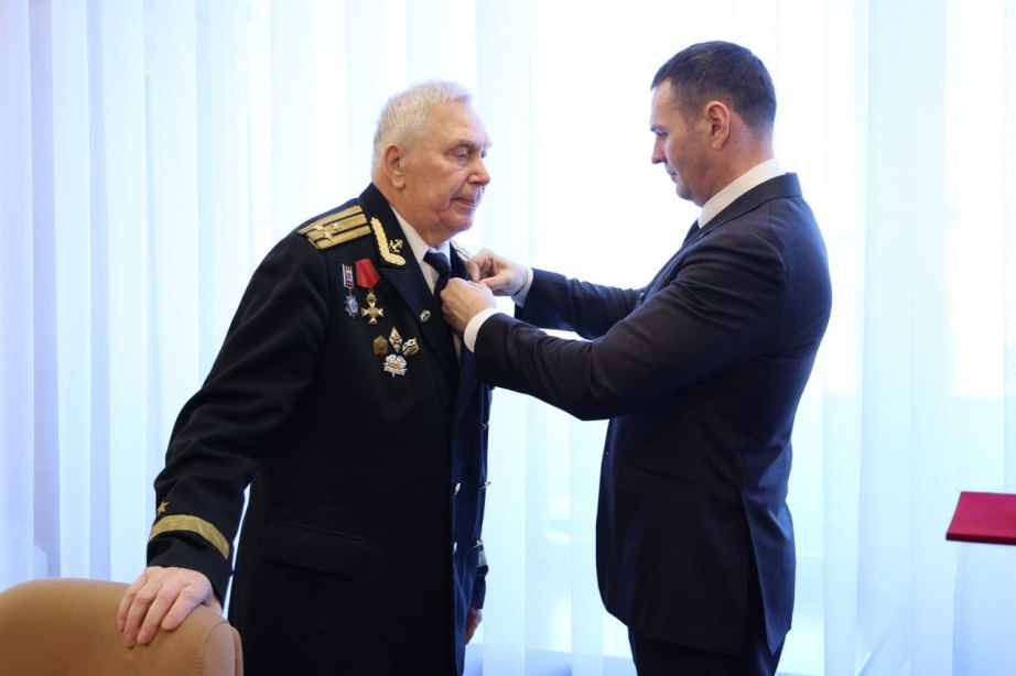 Дмитрий Демешин поздравил с юбилеем ветерана Военно-морского флота Дмитрий Демешин поздравил с юбилеем ветерана Военно-морского флота