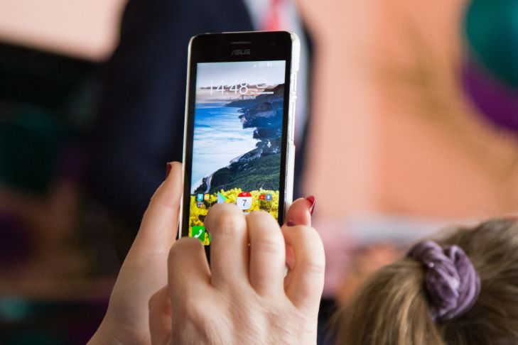 Как сэкономить заряд батареи, если до зарядки еще далеко: лайфхаки блогеров