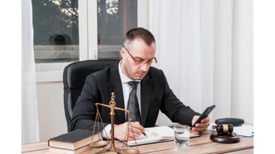 Как выбрать надежного адвоката в условиях юридических рисков 2025 года