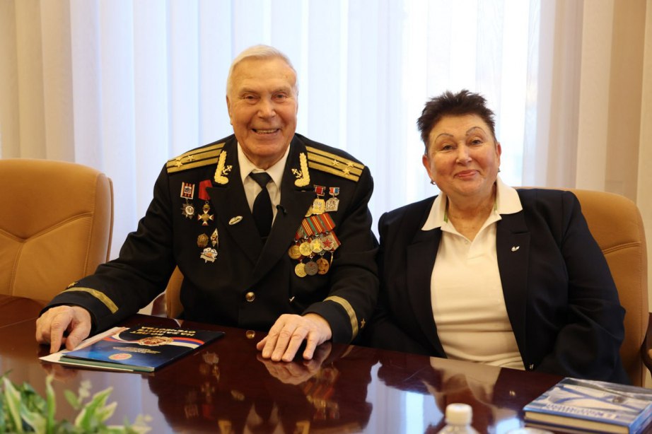 Дмитрий Демешин поздравил с юбилеем ветерана Военно-морского флота Дмитрий Демешин поздравил с юбилеем ветерана Военно-морского флота