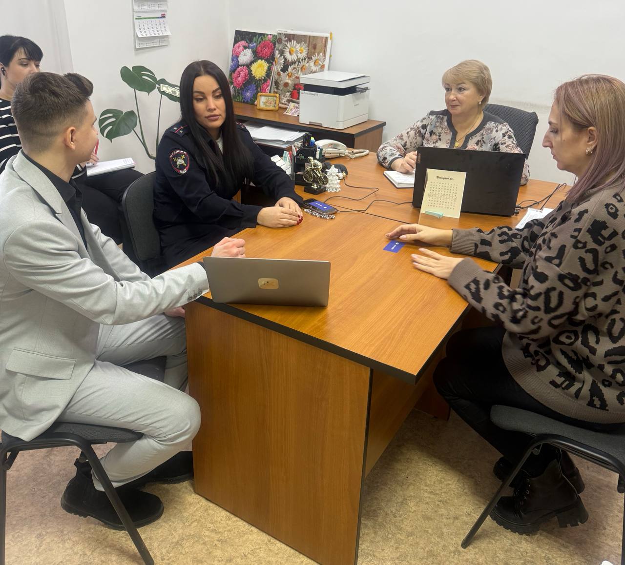 В Центре профилактики детского дорожно-транспортного травматизма прошла рабочая встреча с представителем образовательной онлайн платформы Учи.ру - руководителем группы по работе с органами государственной власти... В Центре профилактики детского дорожно-транспортного травматизма прошла рабочая встреча с представителем образовательной онлайн платформы Учи.ру - руководителем группы по работе с органами государственной власти...