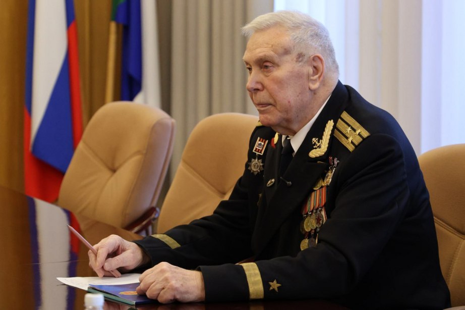 Дмитрий Демешин поздравил с юбилеем ветерана Военно-морского флота Дмитрий Демешин поздравил с юбилеем ветерана Военно-морского флота