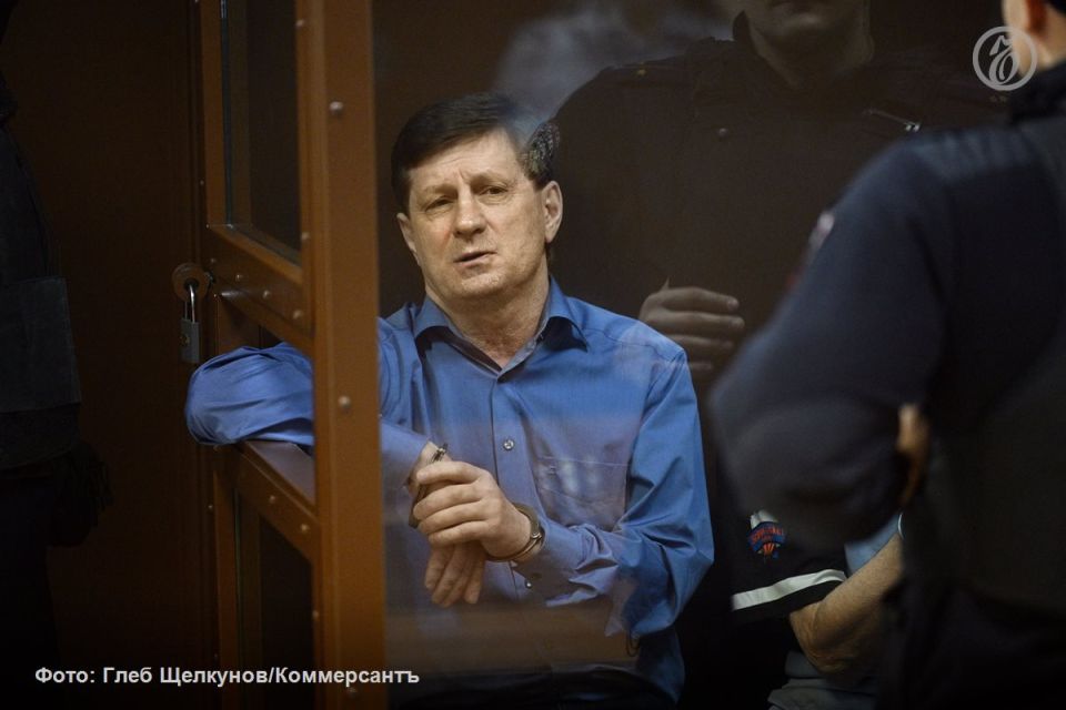 Суд в Москве 3 декабря вынес приговор экс-губернатору Хабаровского края Сергею Фургалу