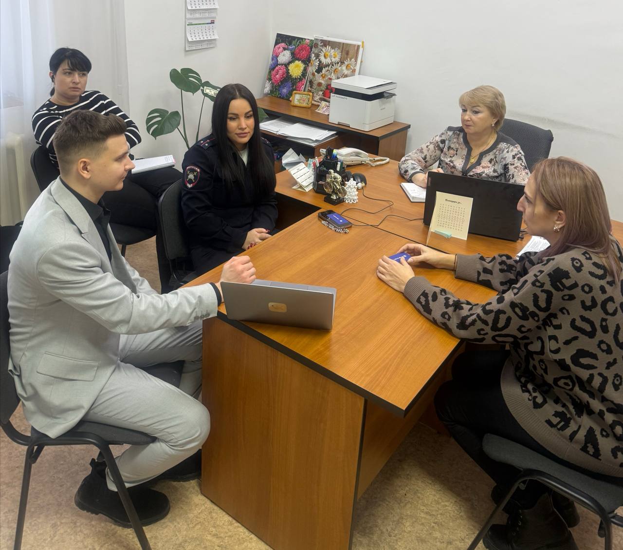 В Центре профилактики детского дорожно-транспортного травматизма прошла рабочая встреча с представителем образовательной онлайн платформы Учи.ру - руководителем группы по работе с органами государственной власти... В Центре профилактики детского дорожно-транспортного травматизма прошла рабочая встреча с представителем образовательной онлайн платформы Учи.ру - руководителем группы по работе с органами государственной власти...