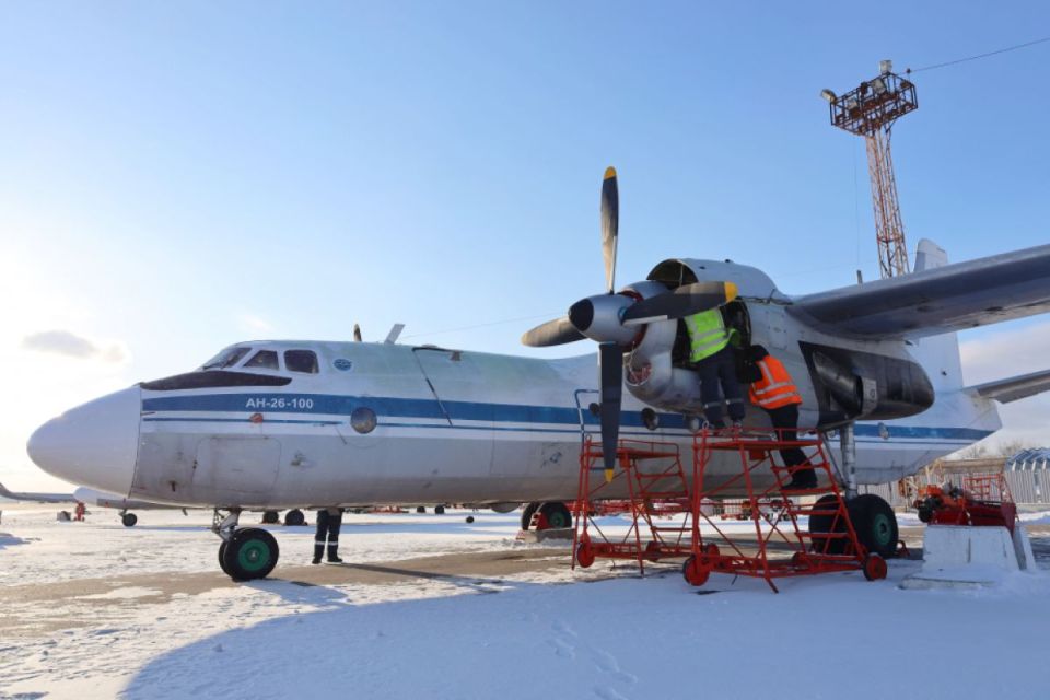 «Летающий трансформер»: краевая авиакомпания пополнила парк новым Ан-26-100