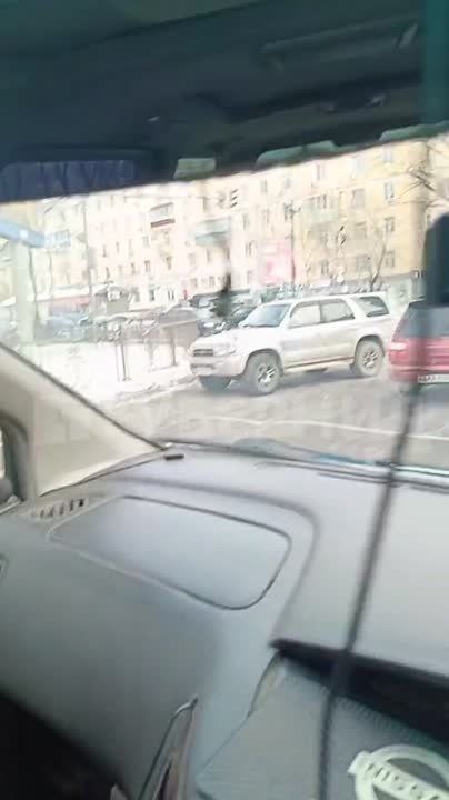 «Ниссан Лаурель» протаранил «Тойоту Сурф» на пересечении Серышева и Некрасова