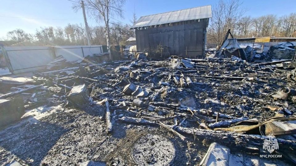 Предположительно короткое замыкание оставило без крова семью в селе Ильинка