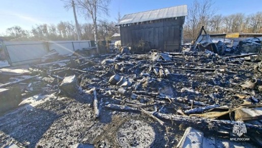 Предположительно короткое замыкание оставило без крова семью в селе Ильинка