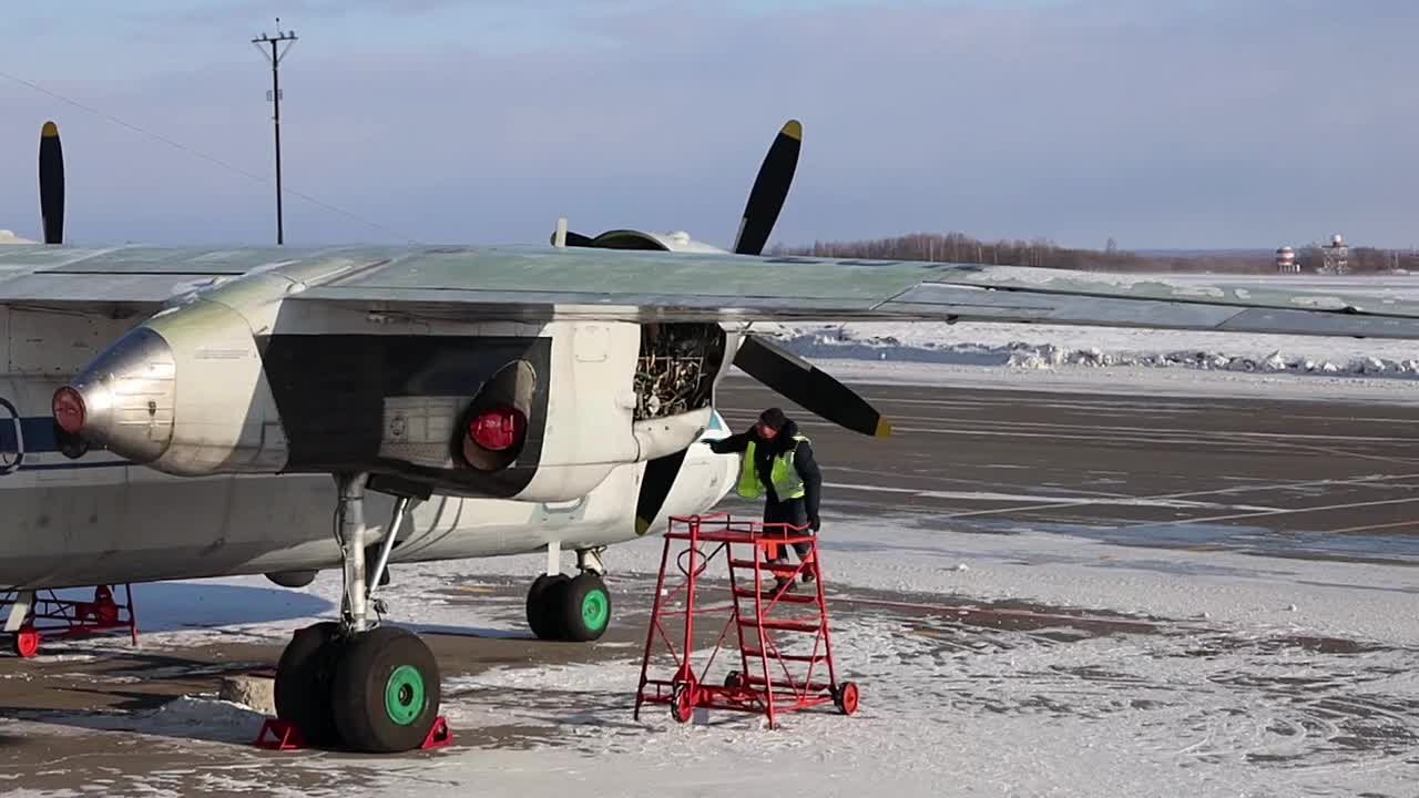 «Хабаровские авиалинии» пополнила авиапарк новым универсальным самолётом Ан-26-100, приобретённым по поручению губернатора края Дмитрия Демешина