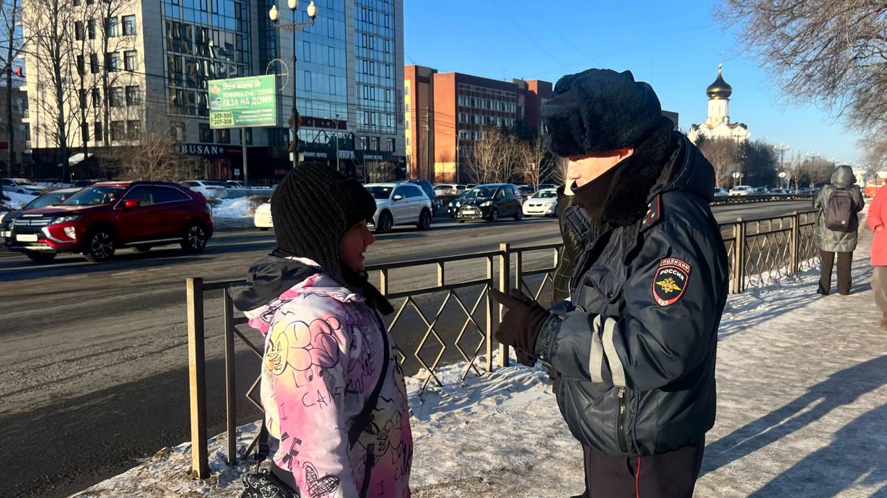 Сотрудники Госавтоинспекции города Хабаровска провели профилактическую акцию с пешеходами Сотрудники Госавтоинспекции города Хабаровска провели профилактическую акцию с пешеходами