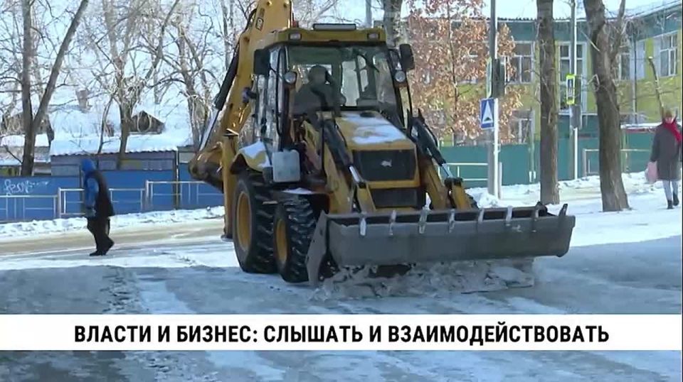 Накануне за стол переговоров в Городском дворце культуры сели представители власти и управляющих компаний
