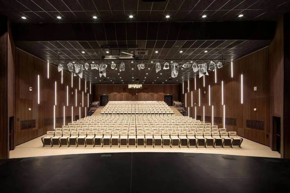 Почти 2 млрд рублей вложат в модернизацию ЖКХ и социальных объектов Чегдомына и Ванино по специальной программе