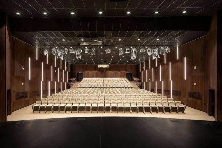 Почти 2 млрд рублей вложат в модернизацию ЖКХ и социальных объектов Чегдомына и Ванино по специальной программе