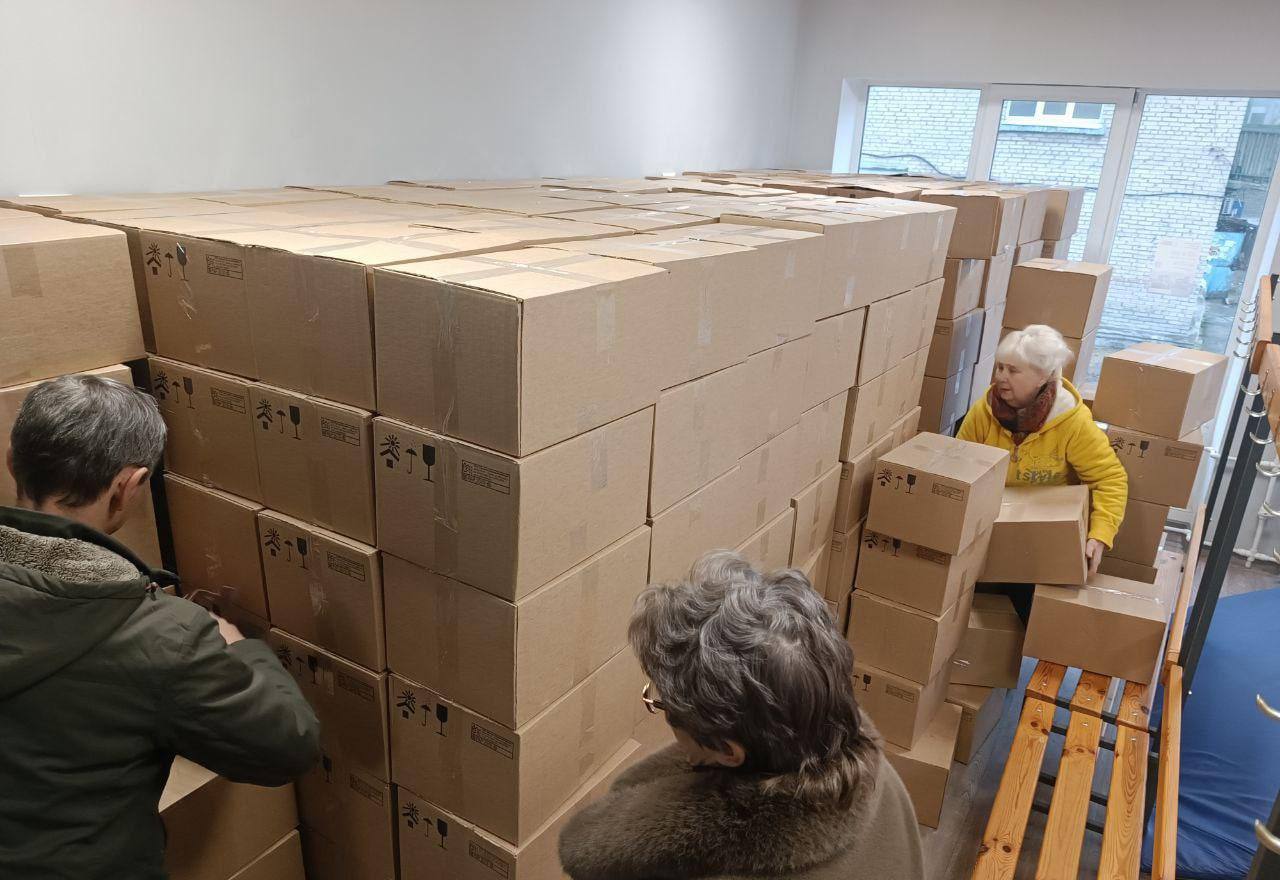 Хабаровский край отправил новогодние подарки детям из Дебальцево Хабаровский край отправил новогодние подарки детям из Дебальцево