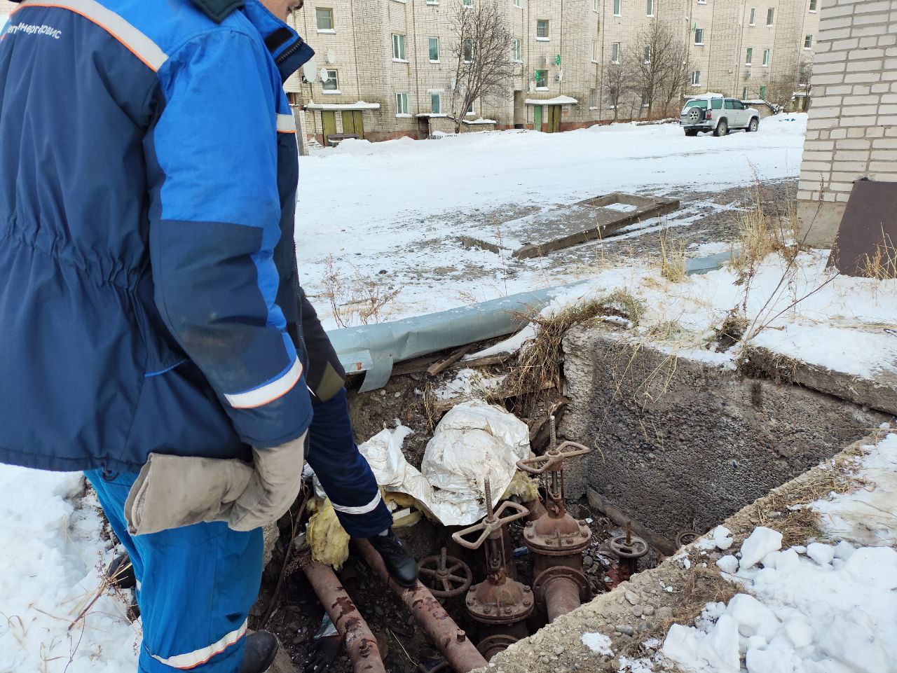 Жители Охотска страдают от регулярных прорывов тепловых сетей Жители Охотска страдают от регулярных прорывов тепловых сетей