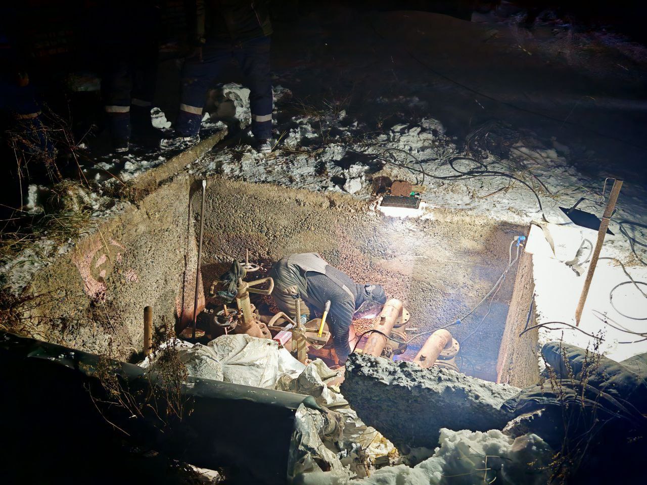 Жители Охотска страдают от регулярных прорывов тепловых сетей