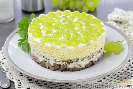 Праздничный стол: незаменимые салаты для вашего новогоднего меню