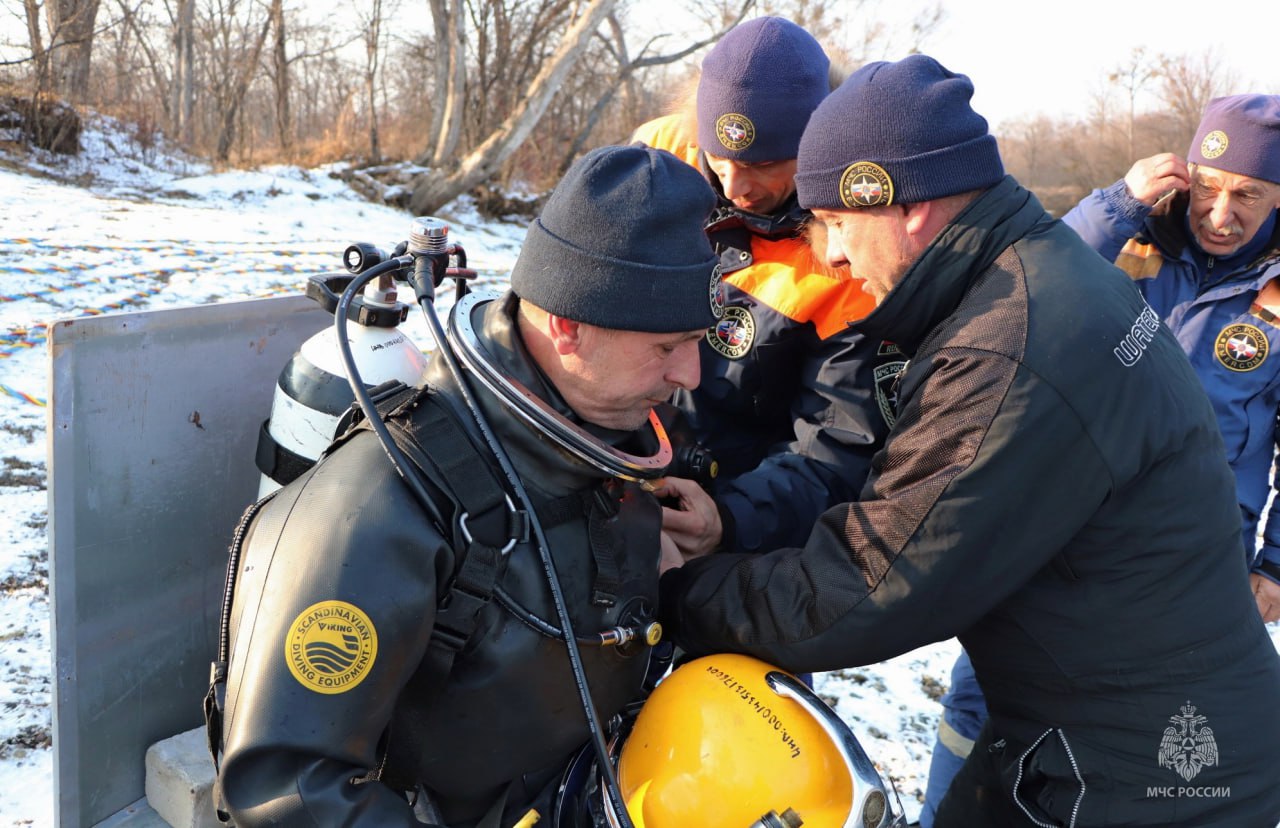Два спасателя из Хабаровского края вошли в тройку лучших водолазов МЧС России на Дальнем Востоке Два спасателя из Хабаровского края вошли в тройку лучших водолазов МЧС России на Дальнем Востоке