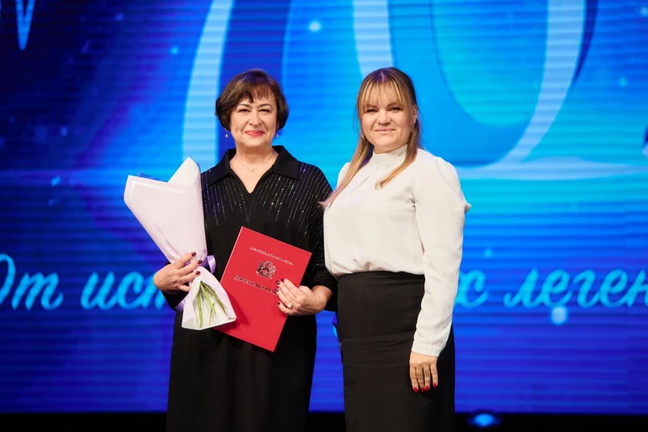 Сотрудники поликлиники Железнодорожного района удостоены краевых наград Сотрудники поликлиники Железнодорожного района удостоены краевых наград