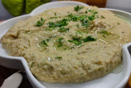 Покорите вкусы Востока: хумус из баклажанов и нута