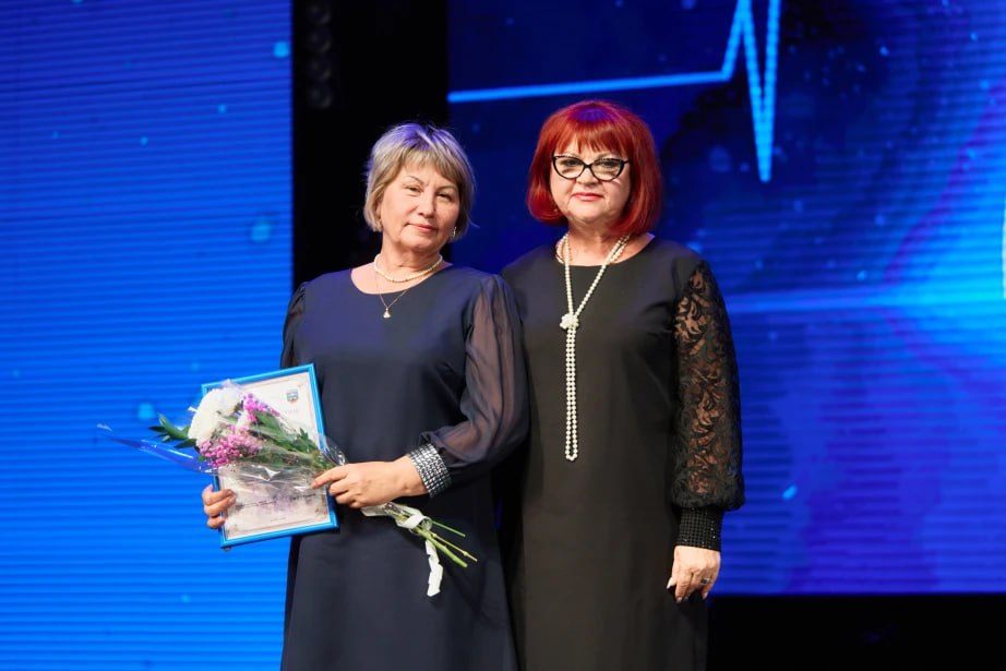 Сотрудники поликлиники Железнодорожного района удостоены краевых наград Сотрудники поликлиники Железнодорожного района удостоены краевых наград