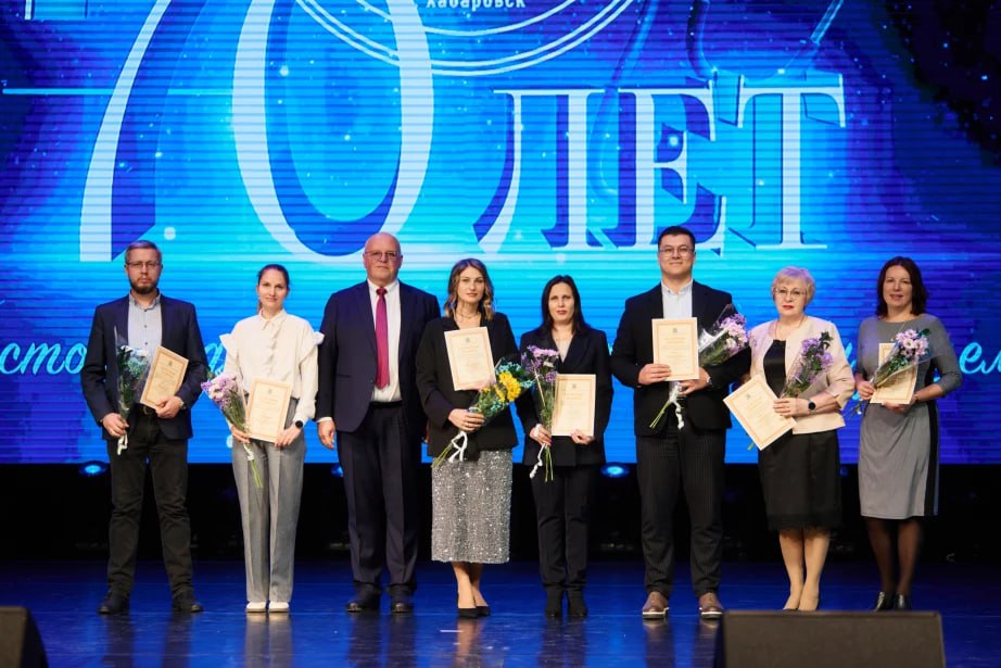 Сотрудники поликлиники Железнодорожного района удостоены краевых наград Сотрудники поликлиники Железнодорожного района удостоены краевых наград