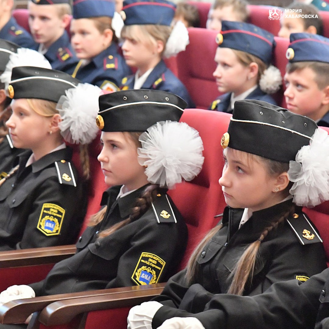 В Хабаровске прошла церемония посвящения 120 ребят в ряды «Юнармии» В Хабаровске прошла церемония посвящения 120 ребят в ряды «Юнармии»