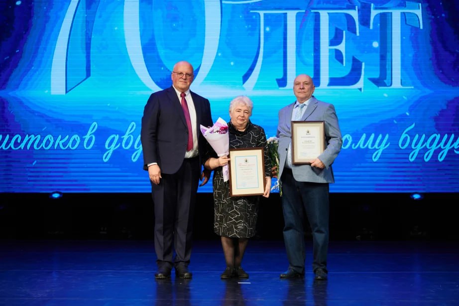 Сотрудники поликлиники Железнодорожного района удостоены краевых наград Сотрудники поликлиники Железнодорожного района удостоены краевых наград