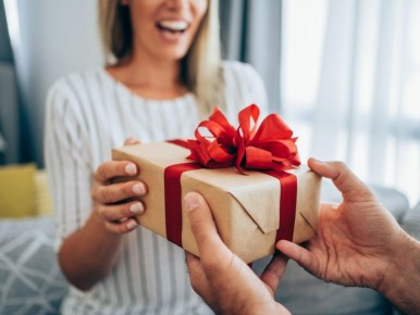 Как избежать юридических конфликтов при получении подарков: важные аспекты