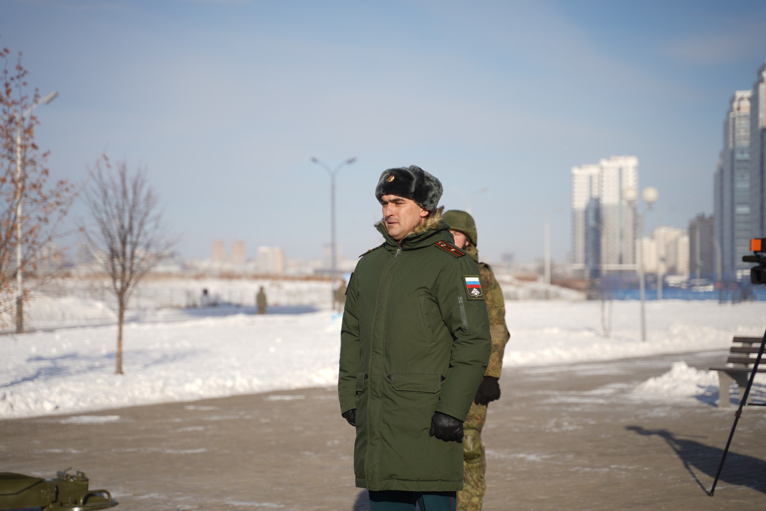 В День героев Отечества в Хабаровске звучал не просто полуденный выстрел — звучал голос подвига В День героев Отечества в Хабаровске звучал не просто полуденный выстрел — звучал голос подвига