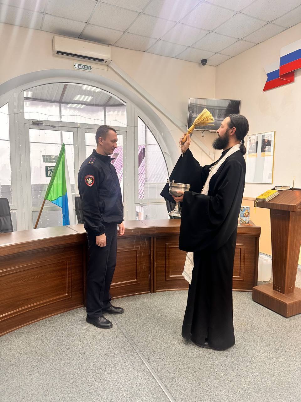 В Хабаровской транспортной полиции прошла лекция об основах православия В Хабаровской транспортной полиции прошла лекция об основах православия