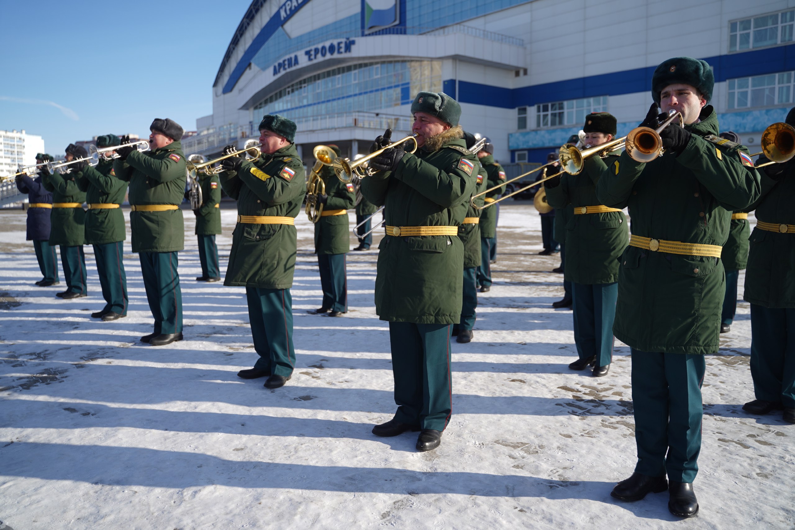 В День героев Отечества в Хабаровске звучал не просто полуденный выстрел — звучал голос подвига В День героев Отечества в Хабаровске звучал не просто полуденный выстрел — звучал голос подвига