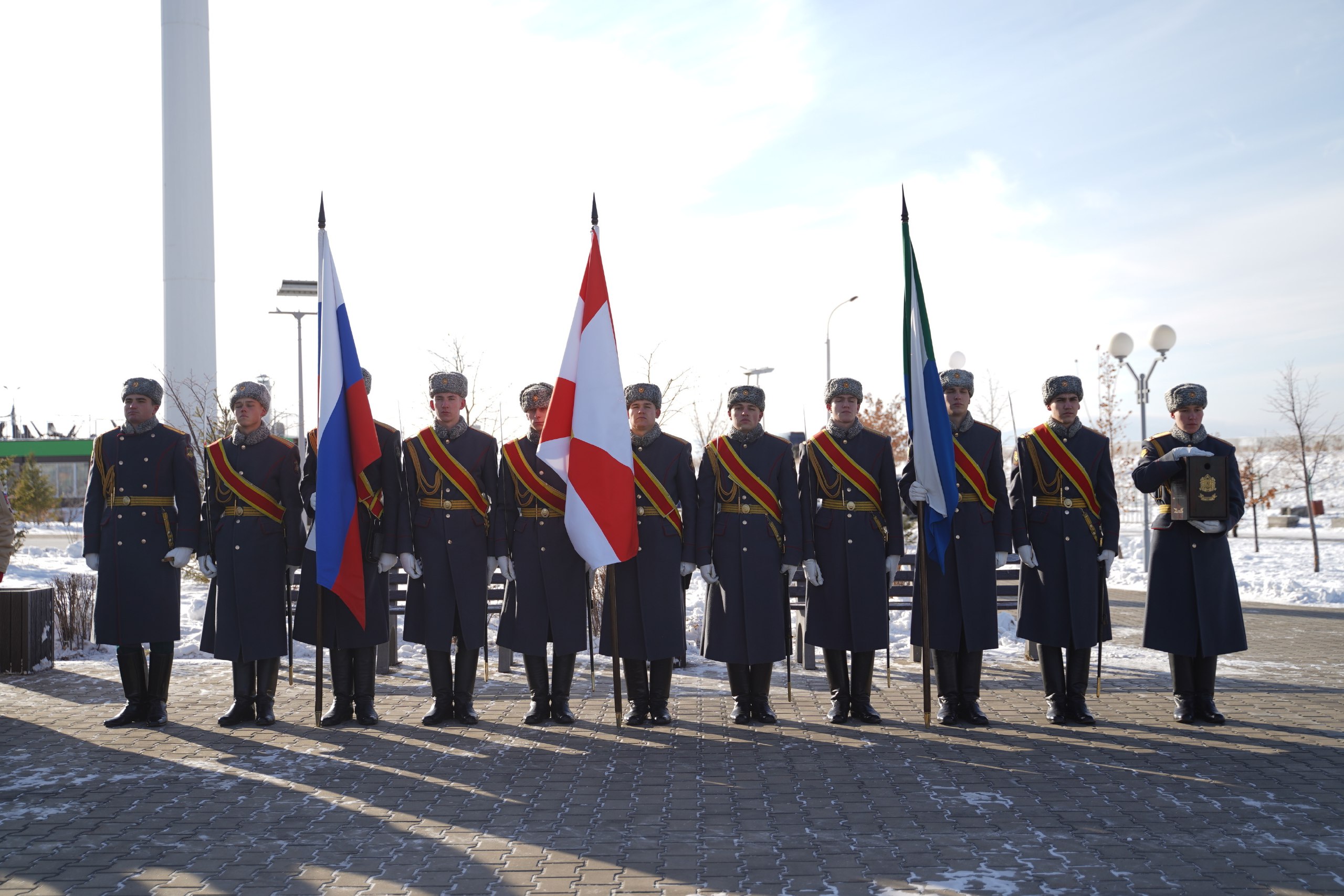 В День героев Отечества в Хабаровске звучал не просто полуденный выстрел — звучал голос подвига В День героев Отечества в Хабаровске звучал не просто полуденный выстрел — звучал голос подвига