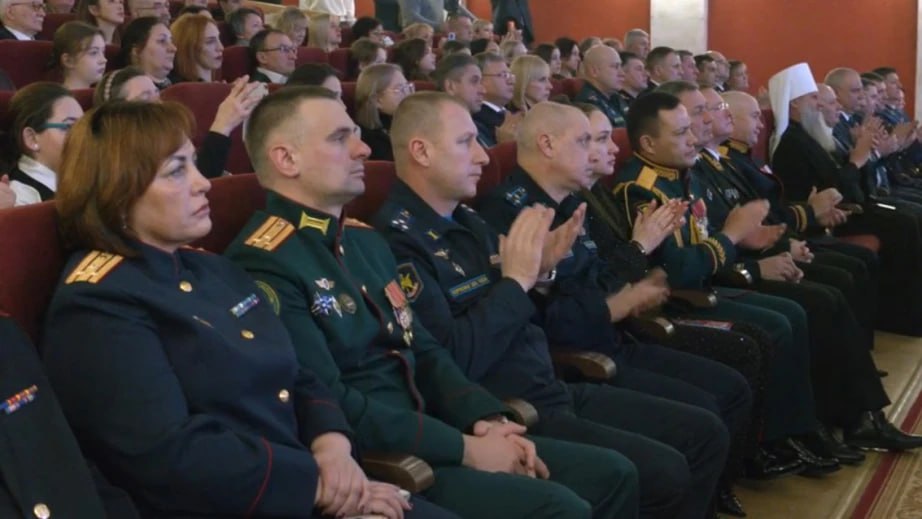 В Хабаровске прошли торжественные мероприятия ко Дню Героев Отечества В Хабаровске прошли торжественные мероприятия ко Дню Героев Отечества