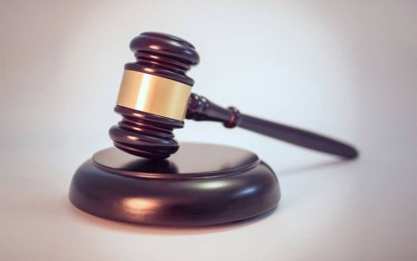 «Откусила палец»: Хабаровчанка предстанет перед судом за причинение телесных повреждений