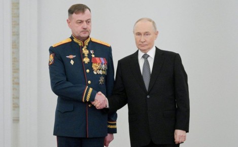 Президент России вручил командующему группировкой войск «Восток» Андрею Иванаеву медаль «Золотая Звезда»