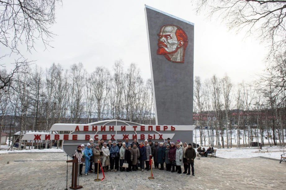 Благоустройство территории у обелиска им. Ленина завершено в Ванино Благоустройство территории у обелиска им. Ленина завершено в Ванино