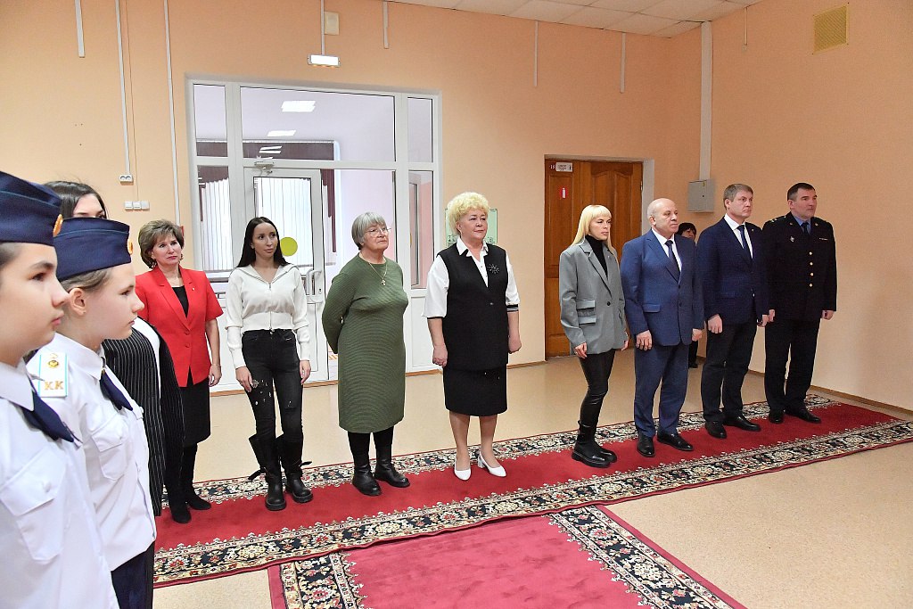 «Парту Героя» в школе № 39 открыли в честь выпускника-участника СВО Ивана Владимировича Тюменцева «Парту Героя» в школе № 39 открыли в честь выпускника-участника СВО Ивана Владимировича Тюменцева