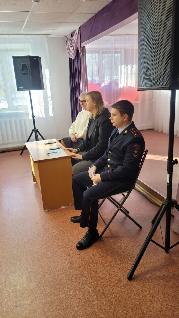 Заместитель председателя Общественного совета при УМВД Хабаровска выступила на Радио России на тему профилактики мошенничества Заместитель председателя Общественного совета при УМВД Хабаровска выступила на Радио России на тему профилактики мошенничества