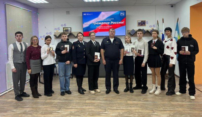 В Хабаровском крае полицейские провели мероприятия, приуроченные к празднованию Дня Конституции В Хабаровском крае полицейские провели мероприятия, приуроченные к празднованию Дня Конституции