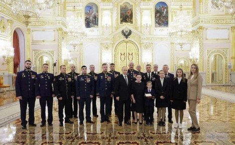 Президент России вручил медали «Золотая Звезда» трём дальневосточникам