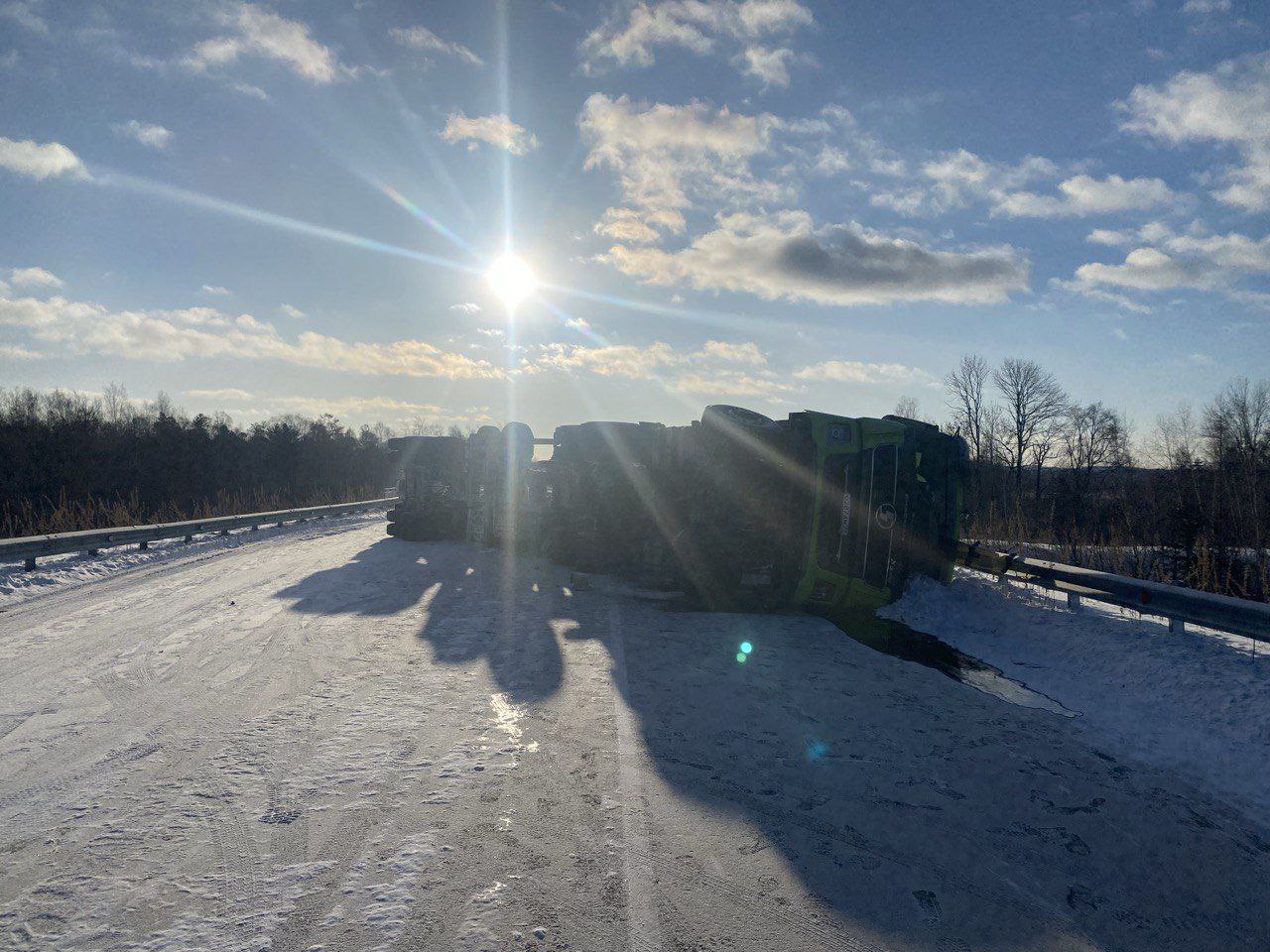 Сегодня утром в районе 154 км федеральной автомобильной дороги А-375 "Хабаровск- Ариадное-Чугуевка-Находка" района имени Лазо Хабаровского края, водитель ТС "Шакман" полуприцеп "ЧМЗАП 99865" (гружёный), двигаясь со стороны... Сегодня утром в районе 154 км федеральной автомобильной дороги А-375 "Хабаровск- Ариадное-Чугуевка-Находка" района имени Лазо Хабаровского края, водитель ТС "Шакман" полуприцеп "ЧМЗАП 99865" (гружёный), двигаясь со стороны...