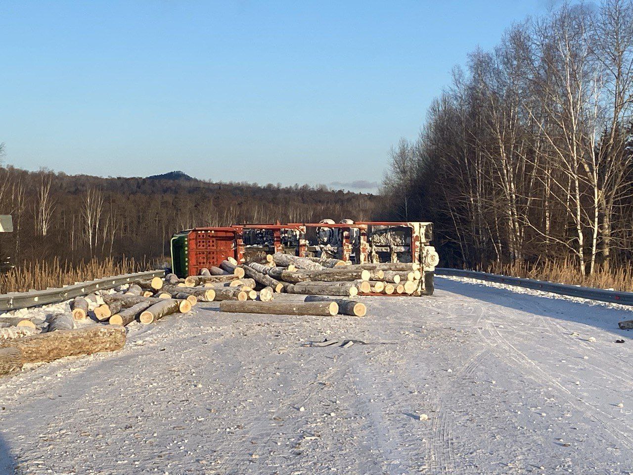 Сегодня утром в районе 154 км федеральной автомобильной дороги А-375 "Хабаровск- Ариадное-Чугуевка-Находка" района имени Лазо Хабаровского края, водитель ТС "Шакман" полуприцеп "ЧМЗАП 99865" (гружёный), двигаясь со стороны... Сегодня утром в районе 154 км федеральной автомобильной дороги А-375 "Хабаровск- Ариадное-Чугуевка-Находка" района имени Лазо Хабаровского края, водитель ТС "Шакман" полуприцеп "ЧМЗАП 99865" (гружёный), двигаясь со стороны...