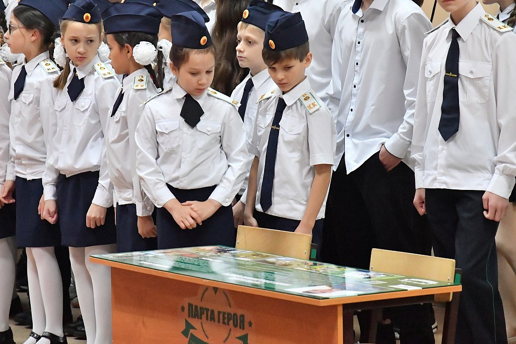 «Парту Героя» в школе № 39 открыли в честь выпускника-участника СВО Ивана Владимировича Тюменцева «Парту Героя» в школе № 39 открыли в честь выпускника-участника СВО Ивана Владимировича Тюменцева